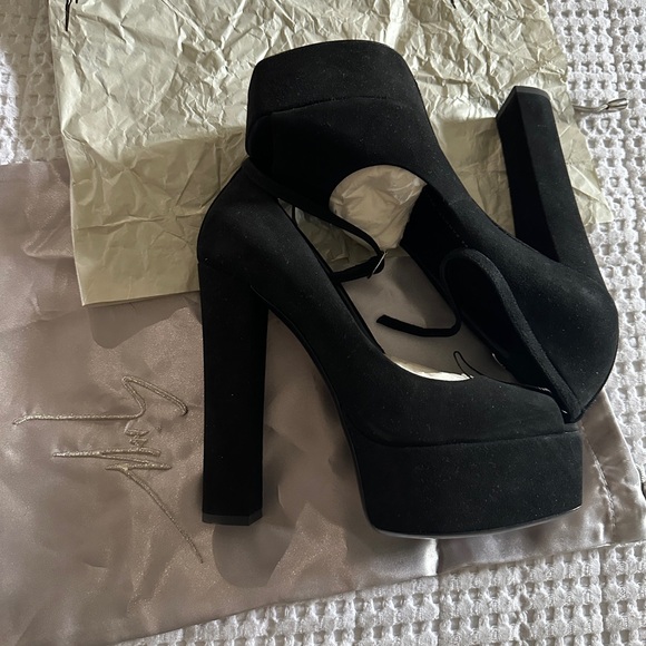 Giuseppe Zanotti ankle strap platform pump! New in box! Size 40. - Picture 5 of 11